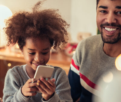 Moet ik mijn kind een telefoon geven? De complete checklist