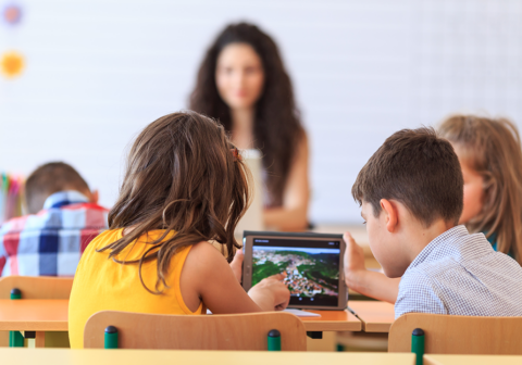 La era digital en las aulas: La importancia de un acuerdo entre escuela y familia